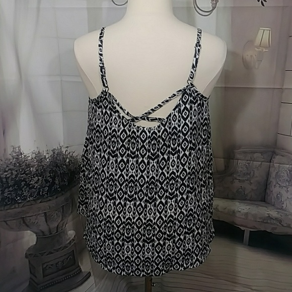 Torrid Black and White Blouse NWOT - Picture 4 of 6